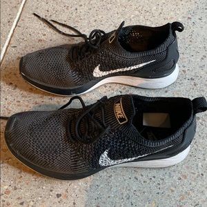 Nike women’s fly knit Mariah